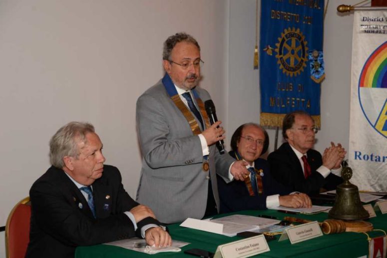 Visita del Governatore Rotary al Club di Molfetta: Giannelli si complimenta per iniziative e service Albania. La Festa della carta
