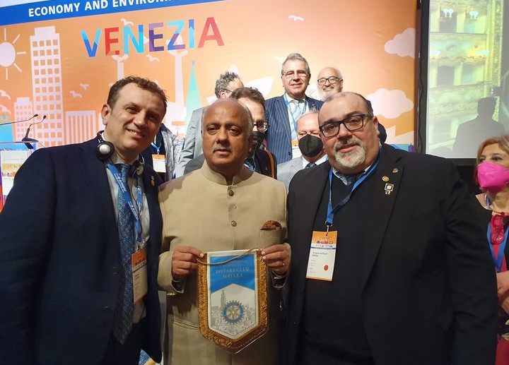 RC Matera consegna il gagliardetto al Presidente Rotary International Shekhar Metha